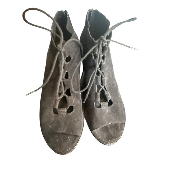 Eileen Fisher Sleek Black Leather Lace-Up Peep Toe Booties – Size 8 - Picture 3 of 7